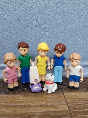 7 pc Vintage Little Tikes People Dog Vacuum Set